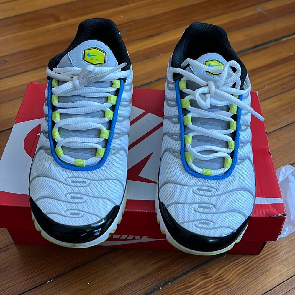 Nike Air Max youth sizing .